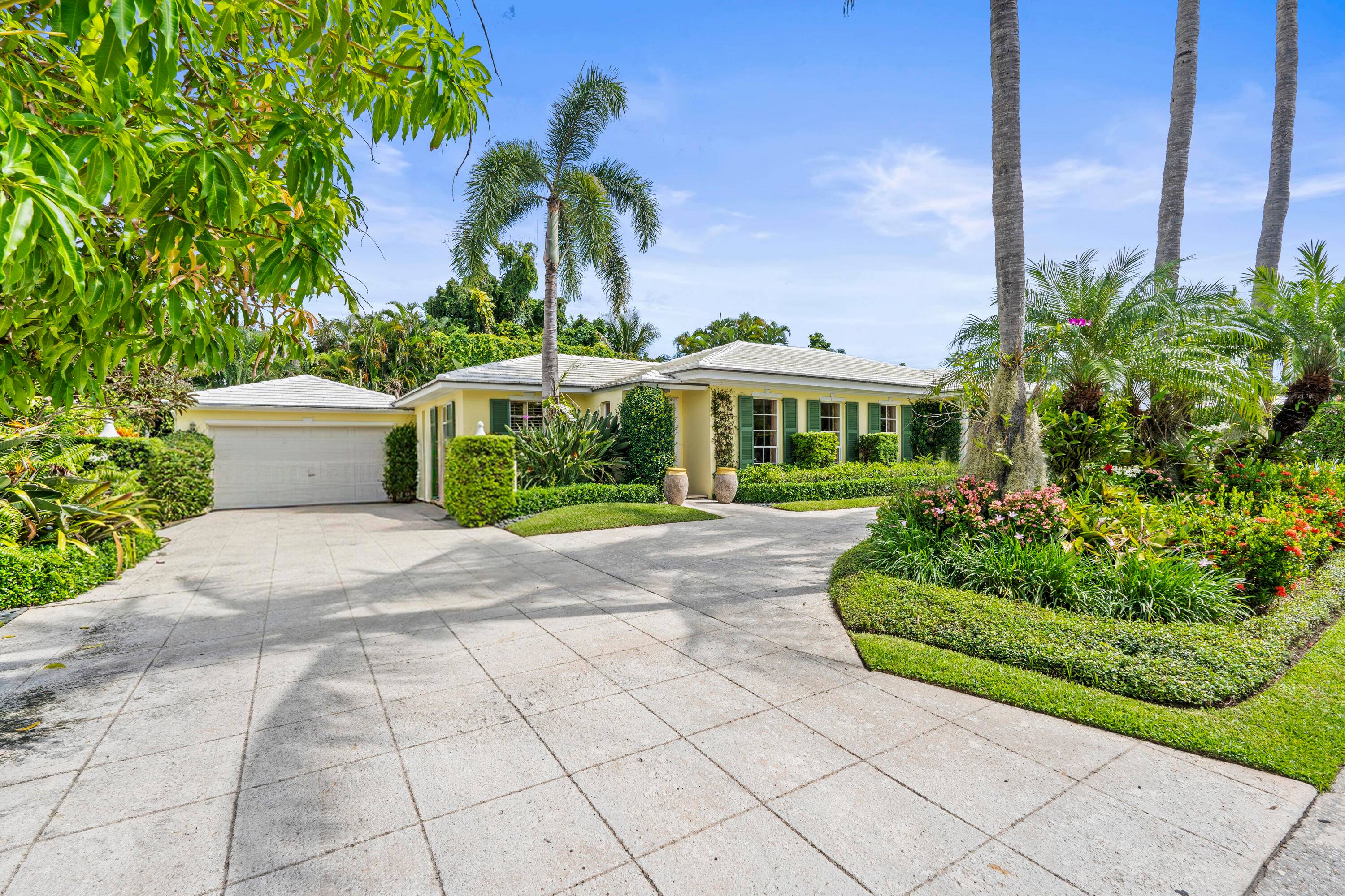Wonderfully maintained 4br 3ba single story Bermuda style home on a quiet, scenic street.