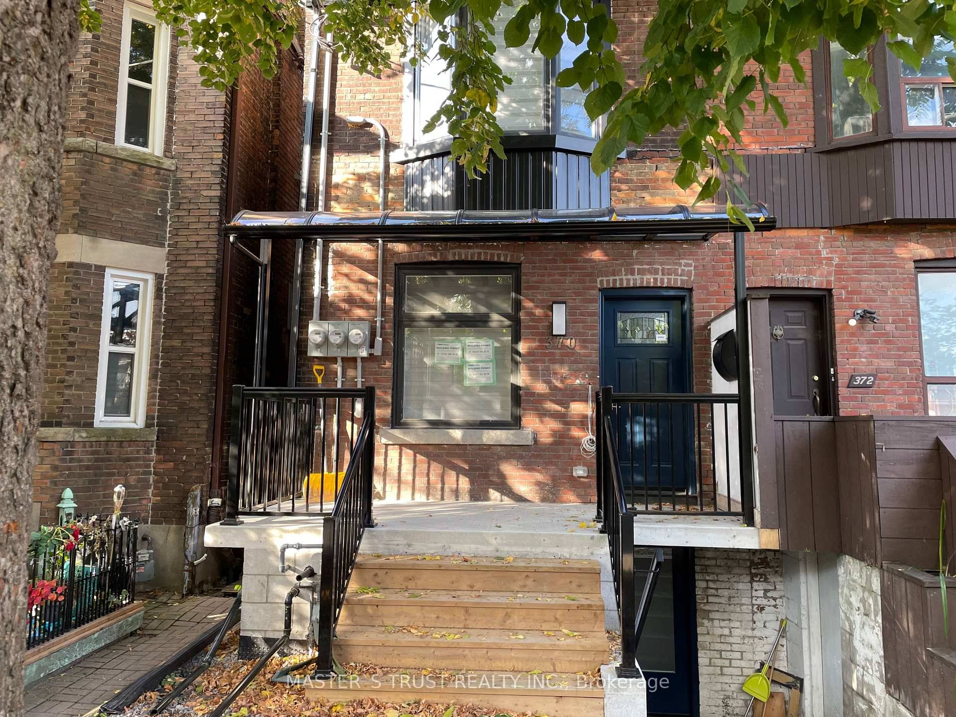 Location ! close to Bloor St, 3 storey house, main floor for lease, from top to the bottom completely renovated, 1 bedroom, 1 washroom, large living room, high ceiling 9feet, ...