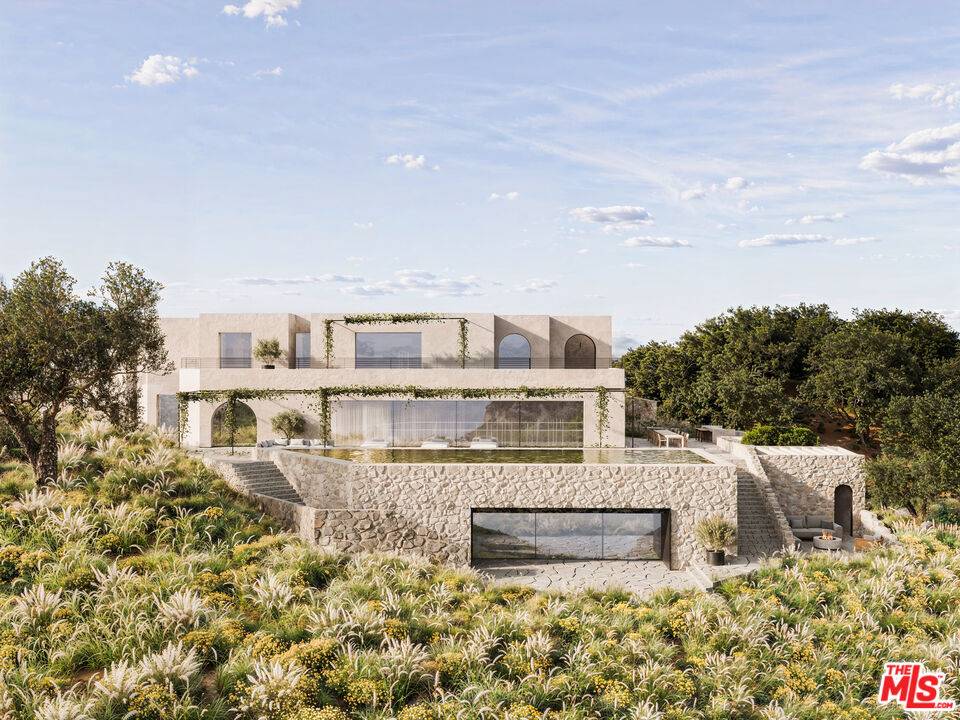6734   Zumirez Dr Malibu La