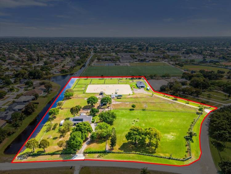 5 STALLS AVAILABLE Shared BarnFeatures include tack room, feed room, laundry room, wash grooming area and new bathroom.