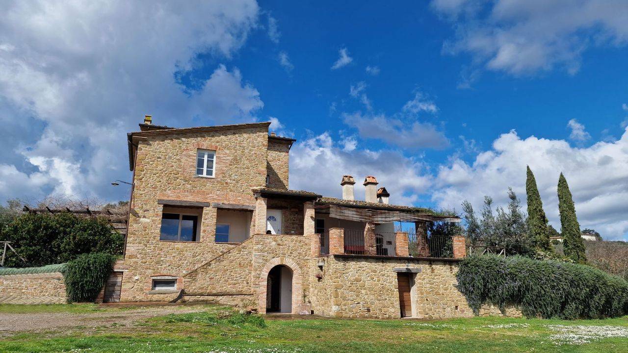 Luxury farmhouse, renovated to minimise its environmental impact, with olive grove and outbuilding for sale in the province of Arezzo, Tuscany.