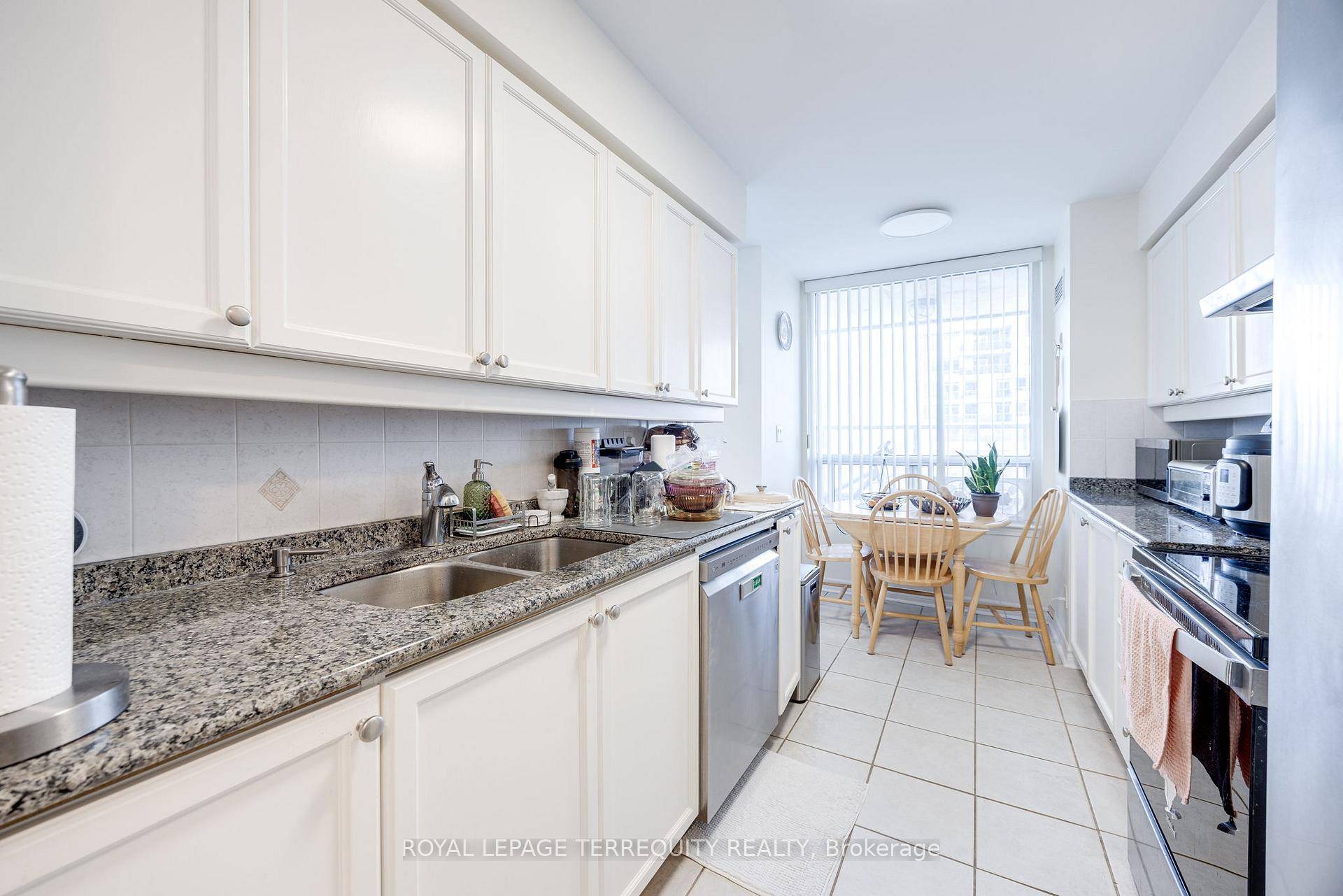 Welcome to the sought after NY Chrysler Tower !