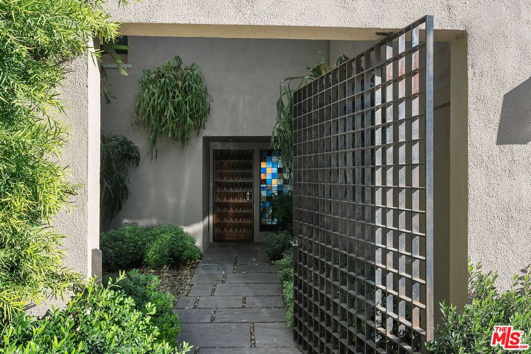 1026  N Tigertail Rd 4BR Brentwood La