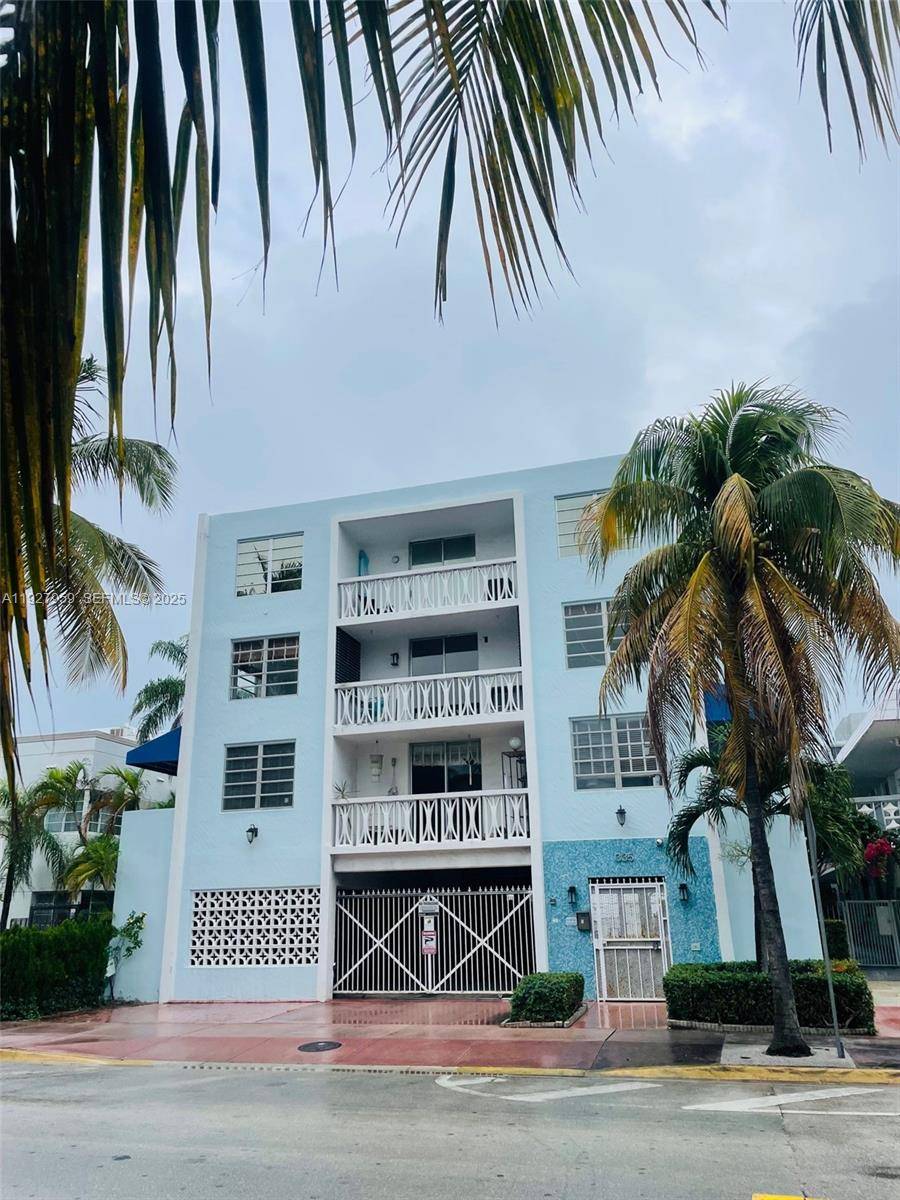 Spacious one bedroom, one bathroom residence located in the most prestigious area of Miami Beach.