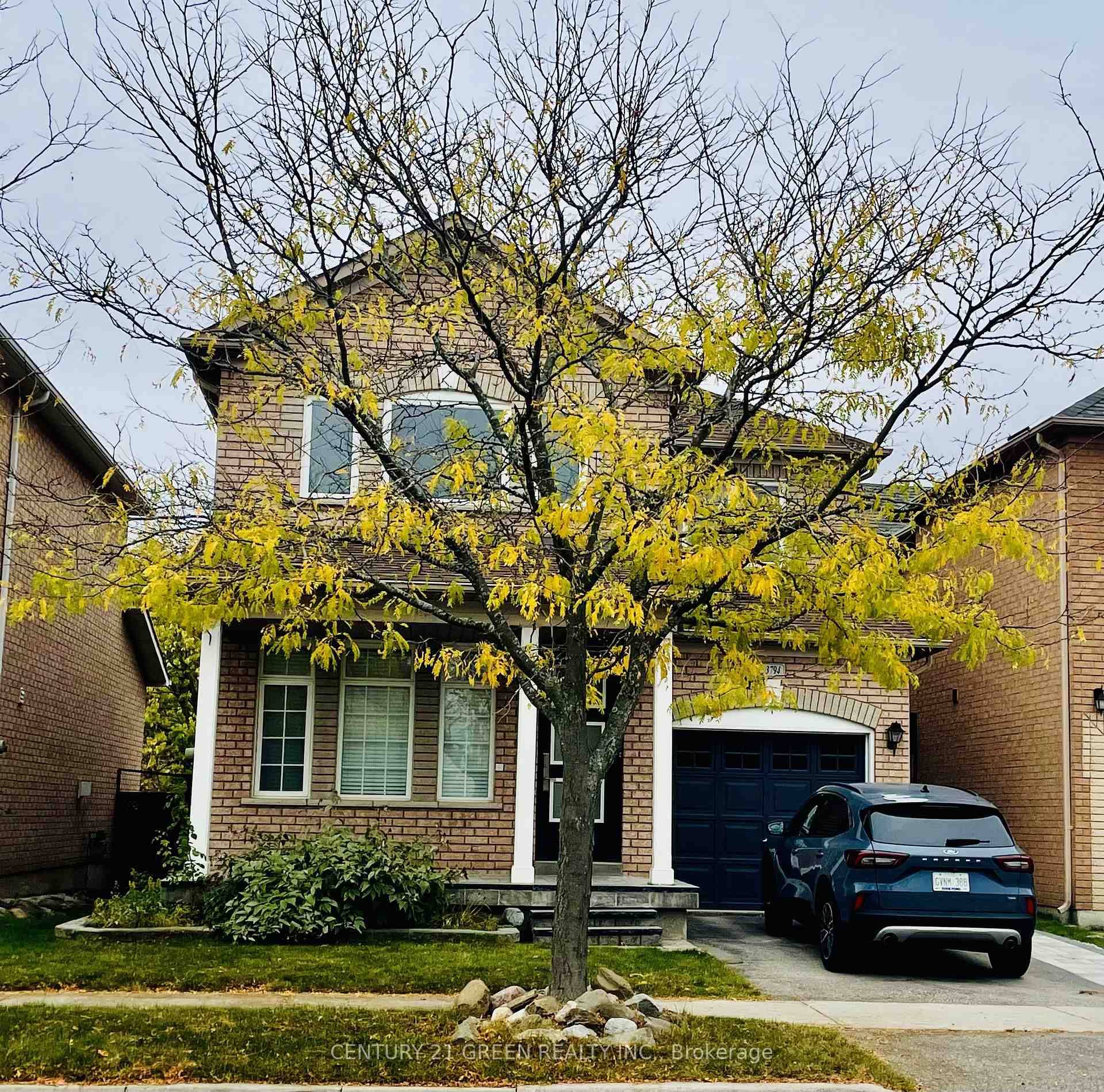 Stunning 3 Bedroom Detached Home Backing Onto Ravine in Churchill Meadows !