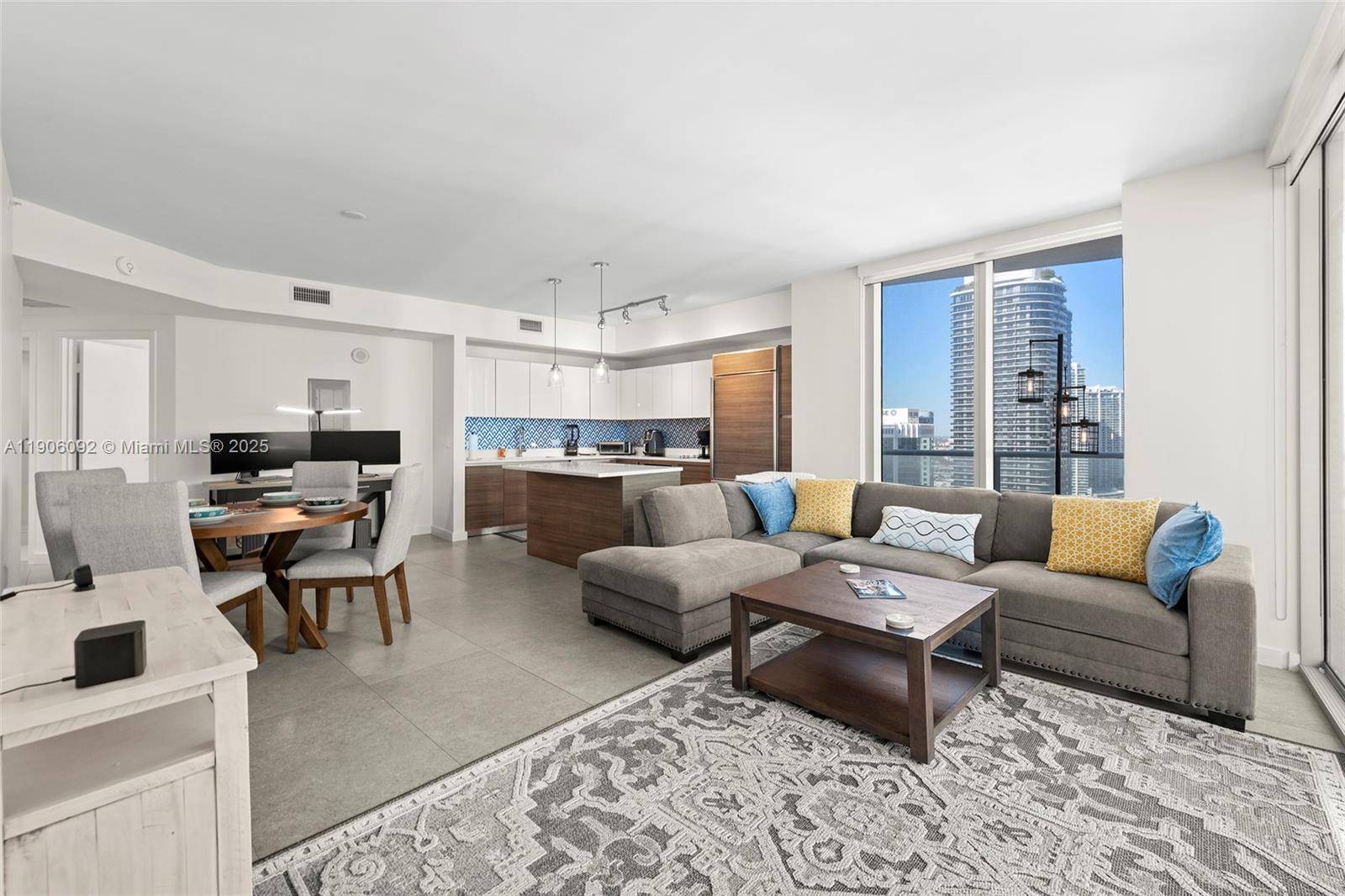 Live in the Heart of Brickell !