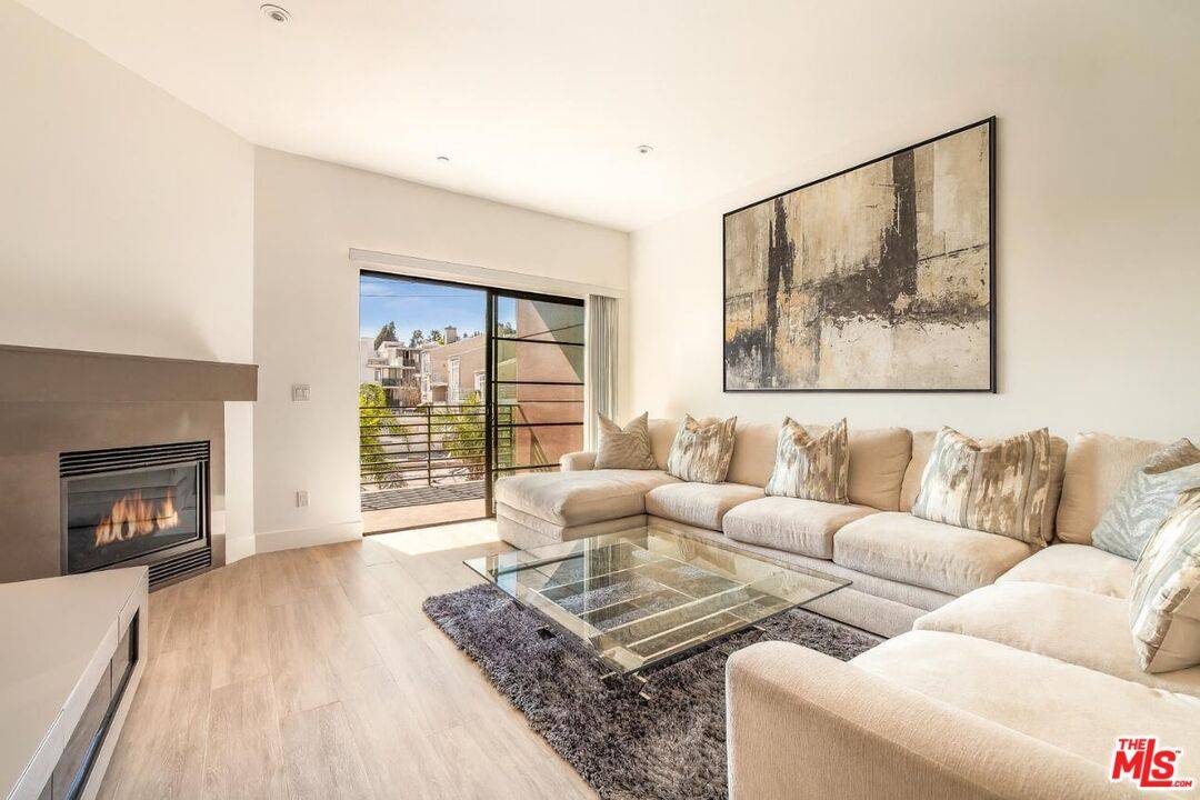 8788   Shoreham Dr 2BR Sunset Strip La