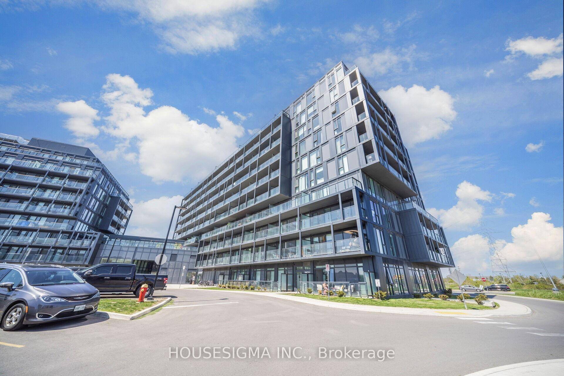 Step into this bright and stylish unit located in one of Burlington's most desirable communities.