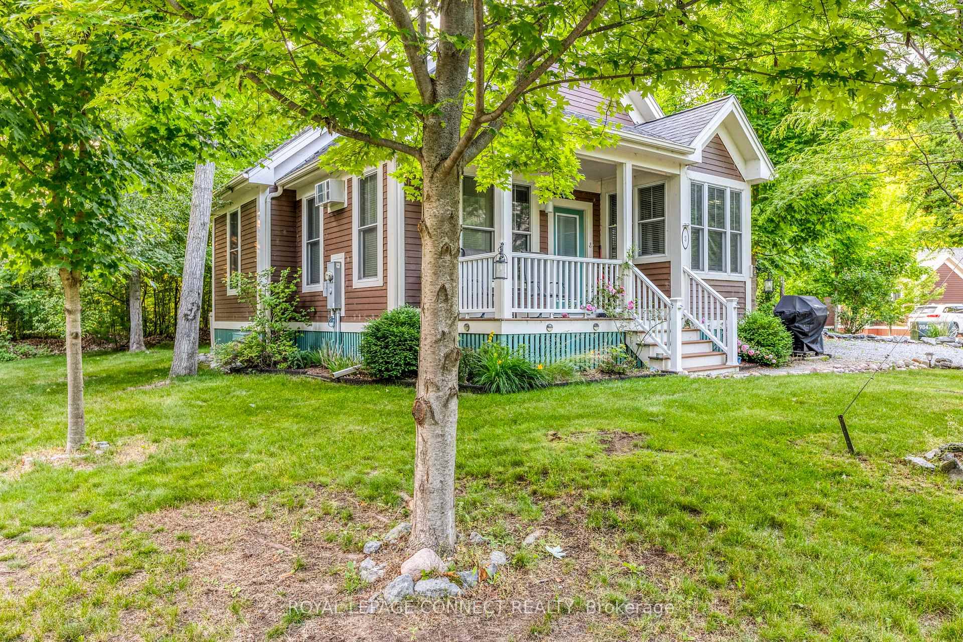 Warm and Inviting Bungaloft Cottage in Prince Edward County !