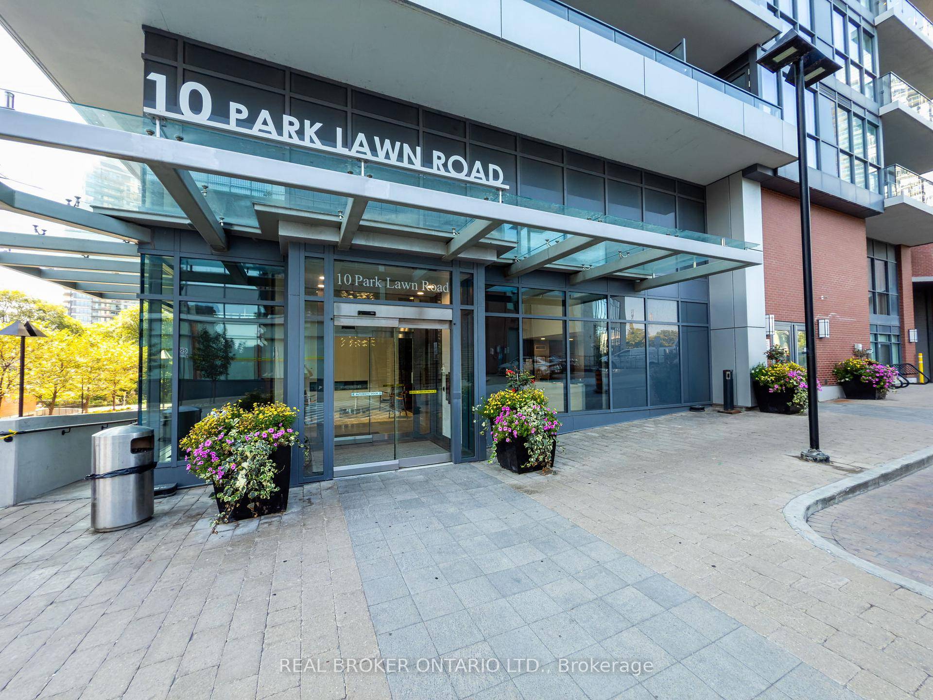 Wake up to stunning lake views and enjoy incredible sunsets from this modern one bedroom suite featuring an open concept layout and an oversized balcony overlooking the lake and protected ...