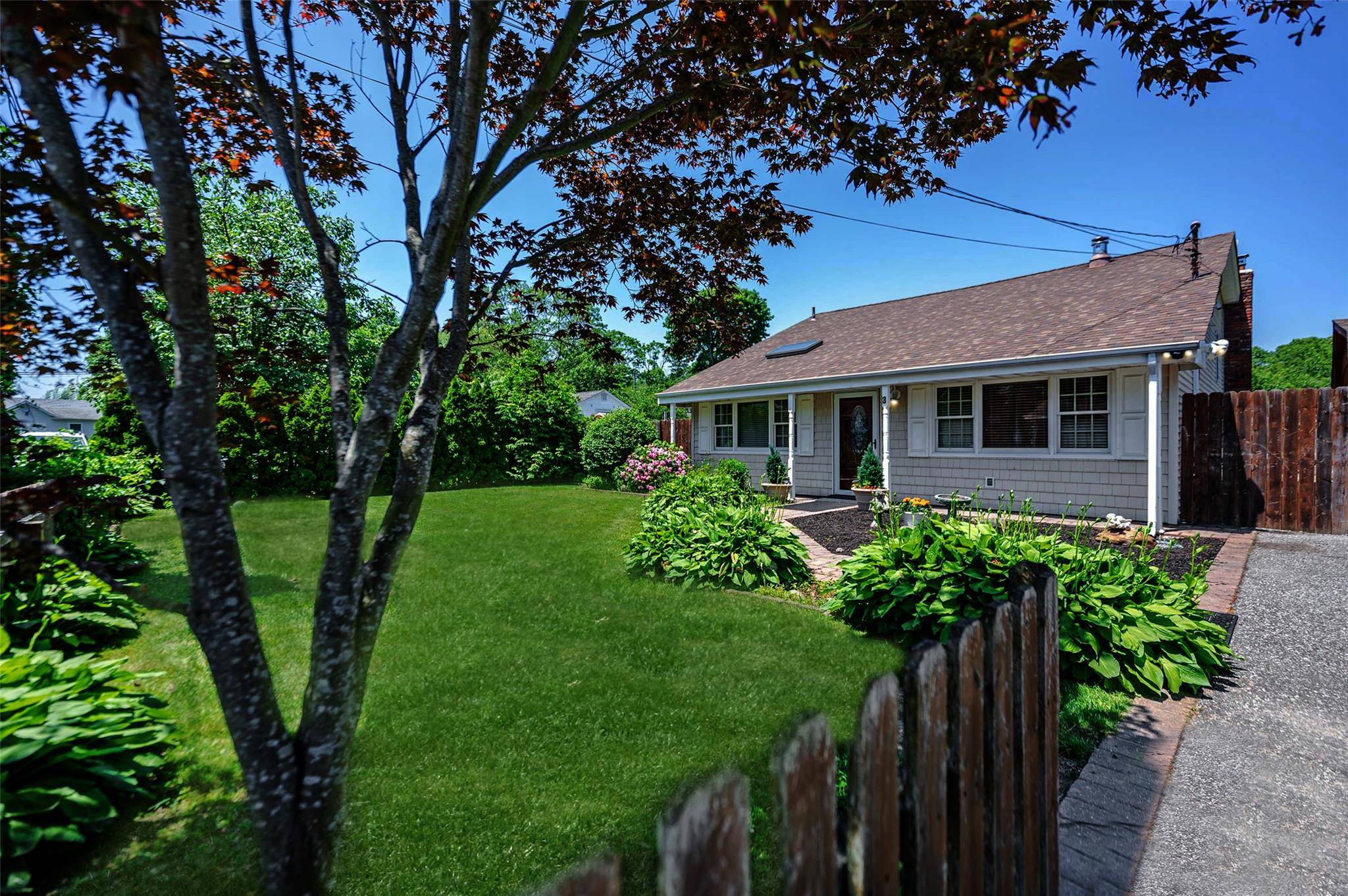 Welcome to 3 Hoover Ct. a 3 level split, thoughtfully designed to accommodate a variety of lifestyles.