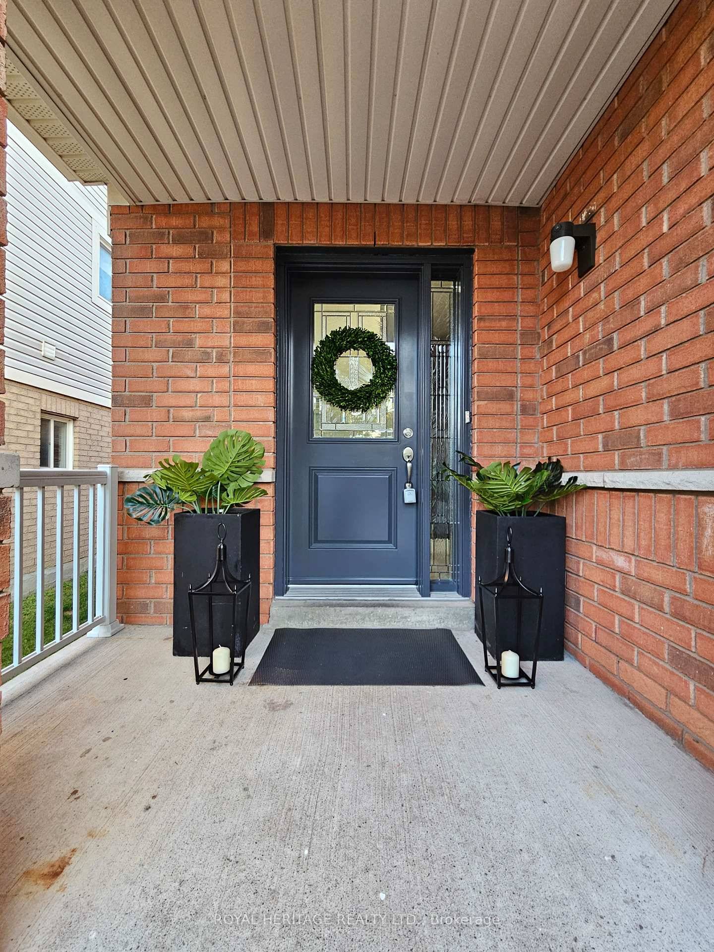 Beautiful Detached home in Desirable Community, walking distance to new Elementary school and Daycare, Sinclair HS.