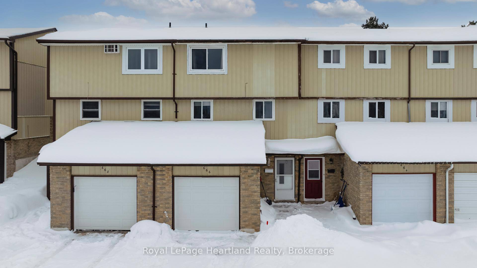 Client RemarksIntroducing a tastefully updated 3 bedroom, 2 bath FREEHOLD townhome in Kincardine, ideal for first time homebuyers and investors seeking a turnkey property !