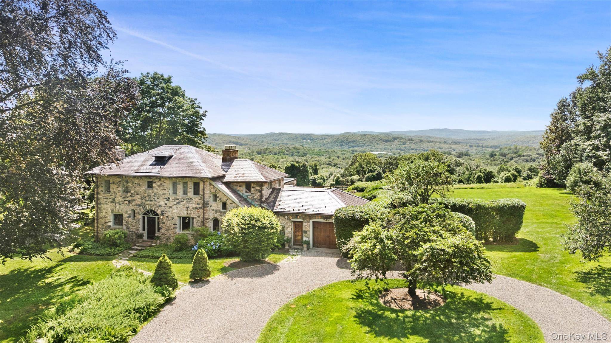 OldWalls is one of the area s finest historic properties, originally envisioned by the legendary American sculptor Chester Beach and his artist wife Eleanor.