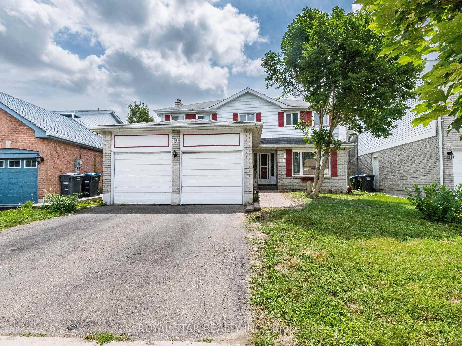 Very spacious house with Living, Dining and separate Family room, Four bedrooms and Two full bathrooms In area of M section close to Schools, Park, Hospitals and Recreation centre Nice ...