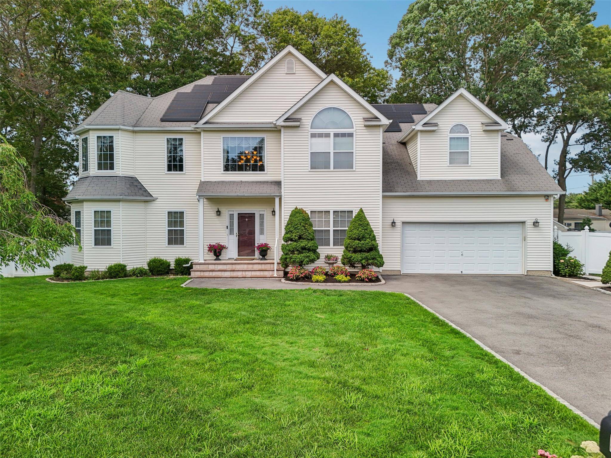 Just unpack ! Welcome to 51 Justin Circle, a stunning and spacious 5 bedroom, 3.