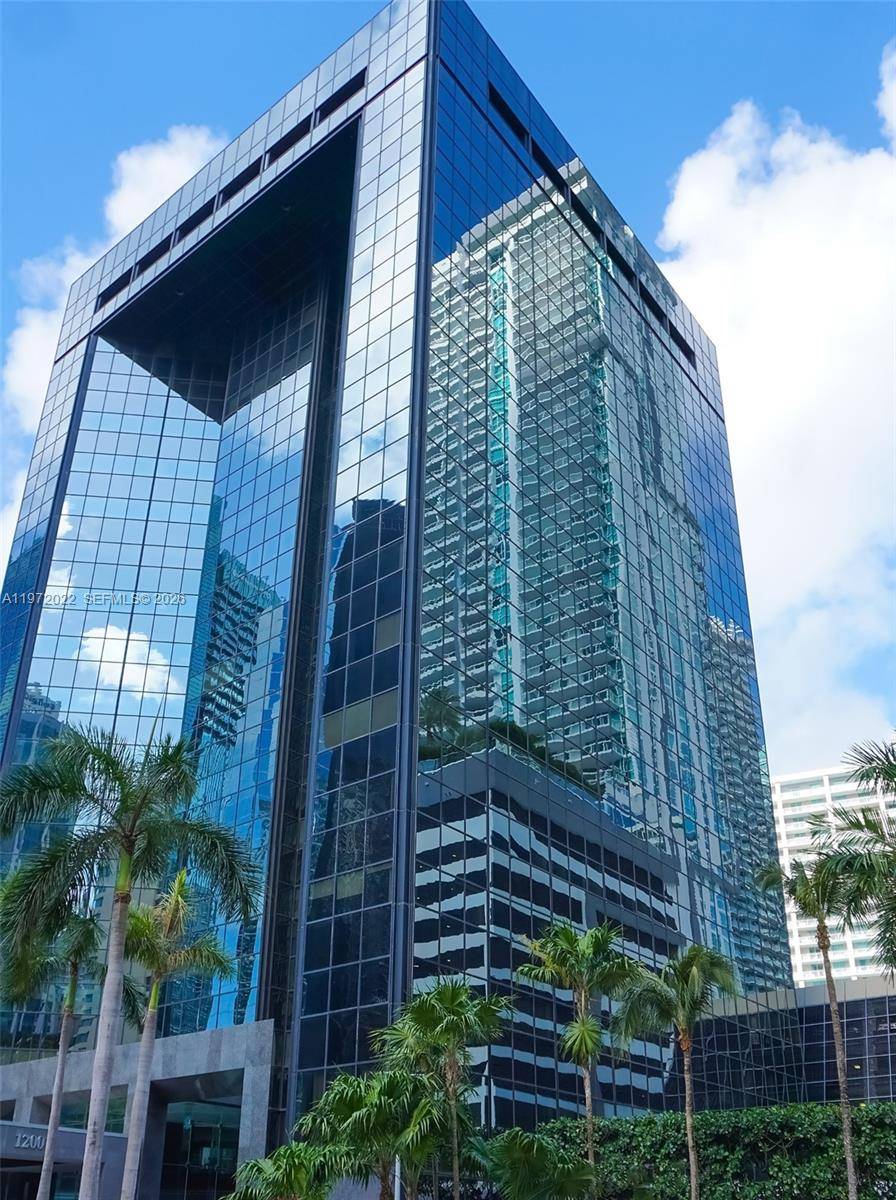 Move in ready office suite in the heart of Brickell.