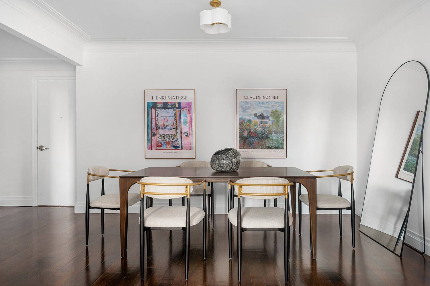 This move in ready, over sized one bedroom apartment has everything you're looking for.