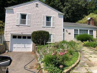 Convenient location in central Greenwich, close to train, shops, schools, and golf course on a.