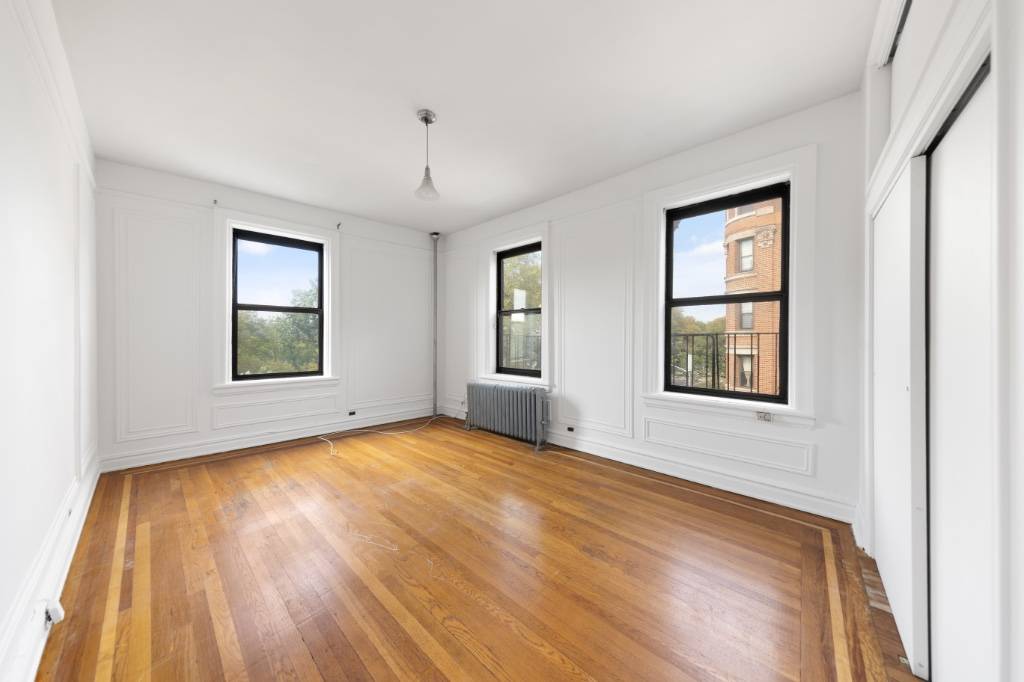 IN UNIT WASHER PARK VIEWS CORNER UNIT SUBJECT TO INTERVIEWBeautifully renovated prewar 2 bedroom, 1 bathroom apartment in a walk up building featuring hardwood floors, high ceilings, and oversized west ...