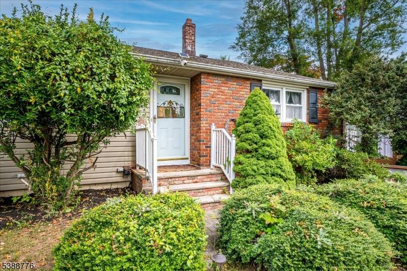 Welcome to this charming Front to Back Split, ideally located in a fabulous neighborhood.