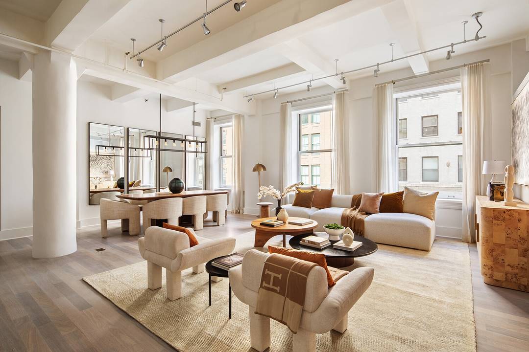 Recently Renovated Elegant 3 Bedroom with Den and Designer Finishes Welcome to this stunning three bedroom, two and a half bath residence in the heart of Tribeca, offering approximately 2, ...