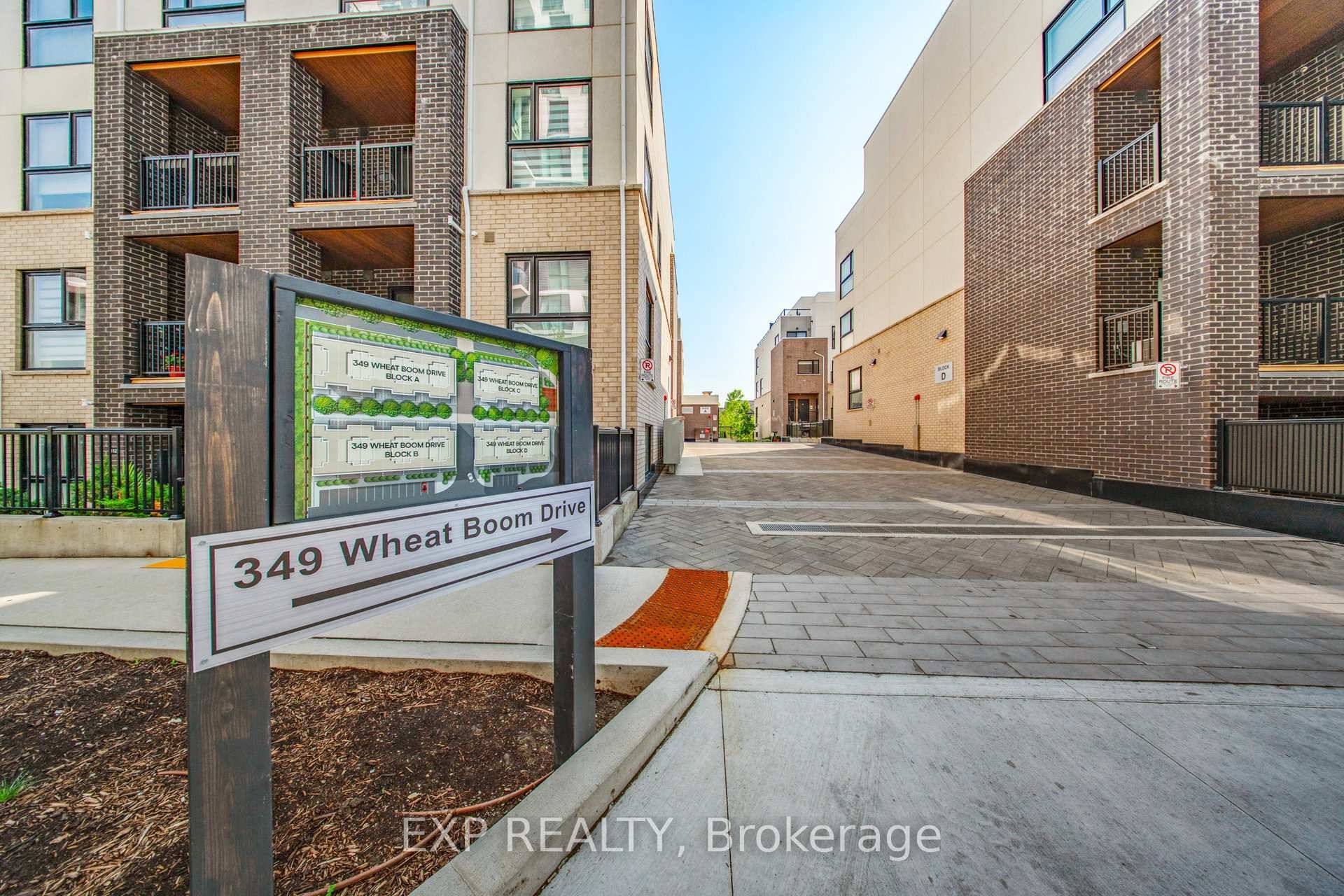 Modern Stacked Townhome in Prime Oakville Location !
