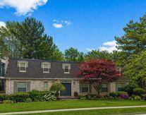 Welcome To 24 Laureleaf Road, an exquisite and charming home located in the distinguished neighbourhood of Bayview Glen.