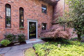 Three bedroom stunning waterfront property, freshly renovated to the highest standard.