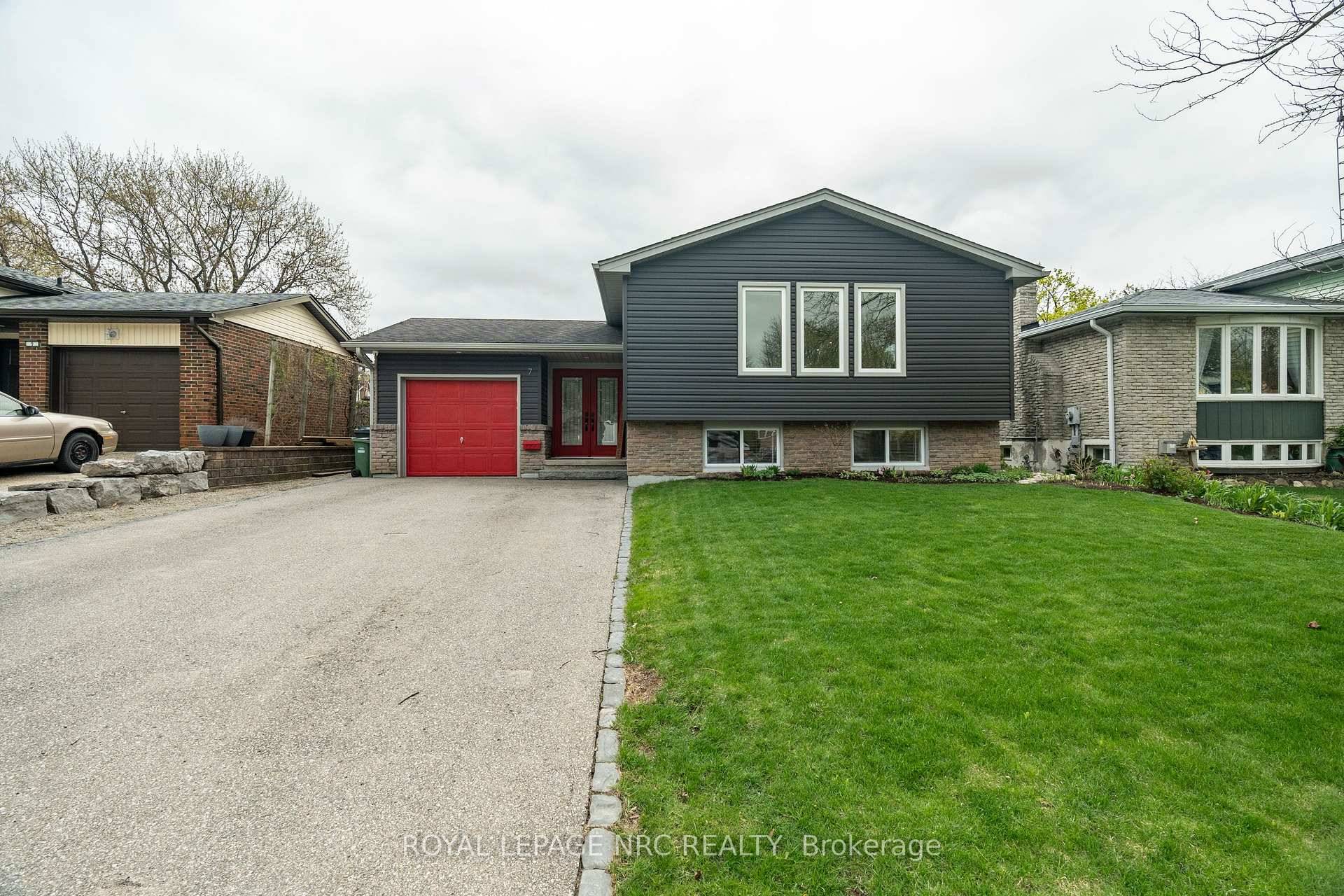 Amazing raised bungalow in a desirable neighbourhood, perfect for your growing family.