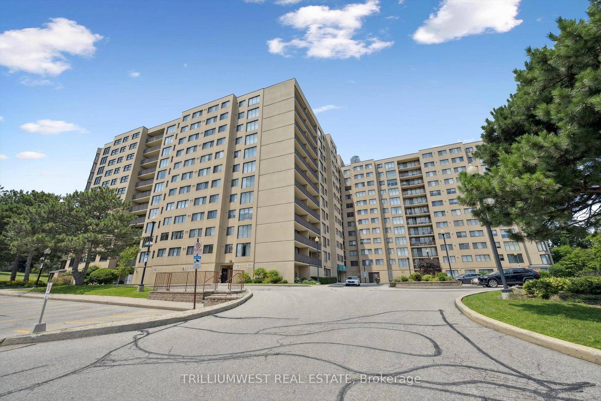 Luxurious 2 Bedroom Furnished Condo for Lease Perfect for September Move In !