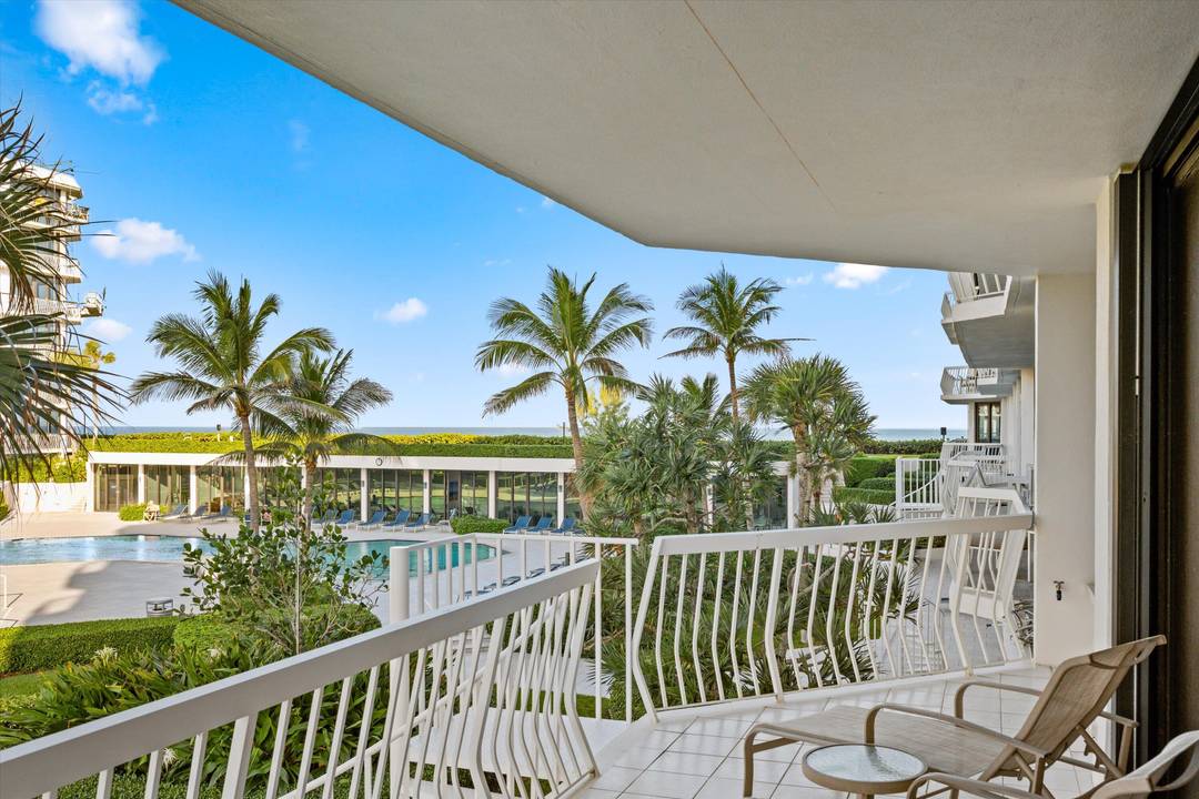 Spacious 3 bedroom, 3. 5 bath residence at Sloan's Curve, ready for your personal touch.