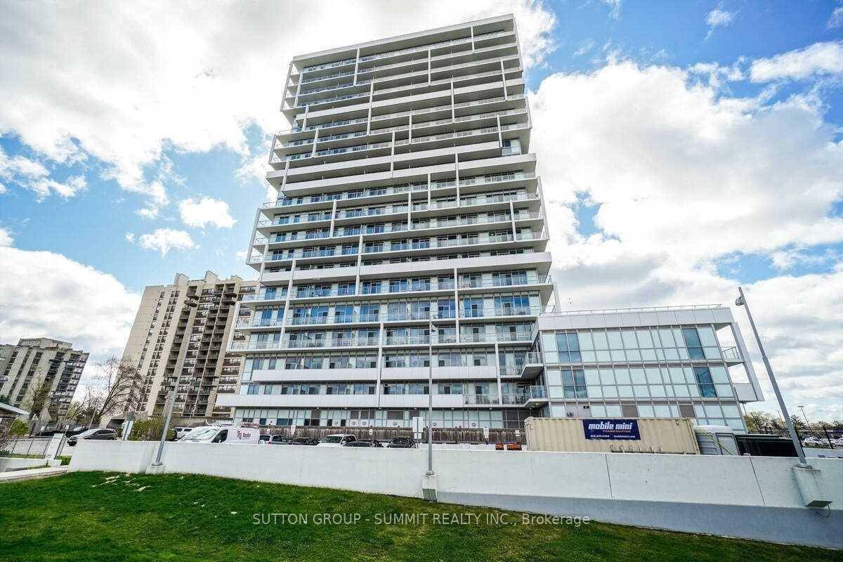 Stunning Open Concept Beautiful Unit, 1 Bed Plus Den.