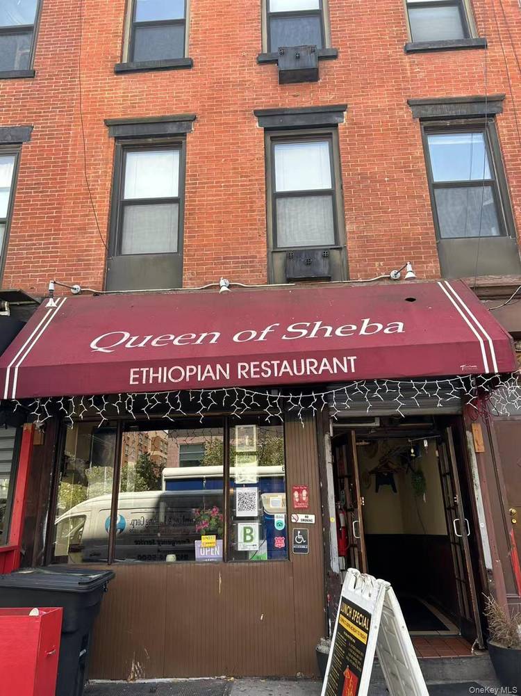 Prime Location Commercial Space For Lease !