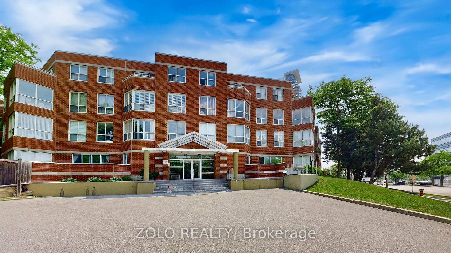 Rarely Available 3 Bedroom Penthouse Corner Suite !
