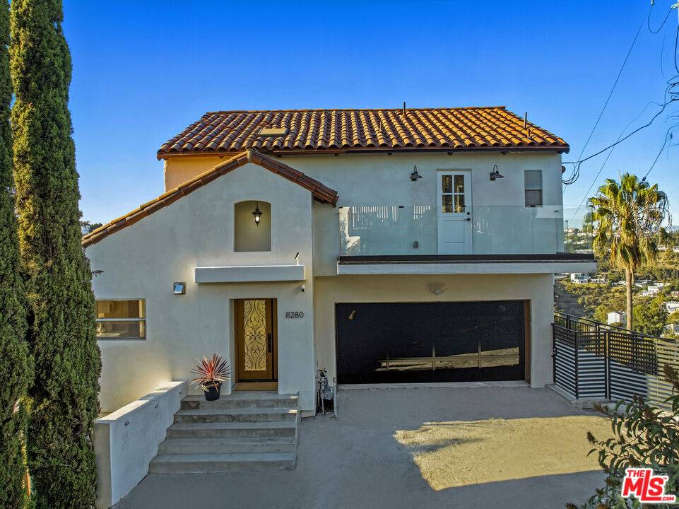 8280   Grand View Dr 2BR Hollywood Hills East La