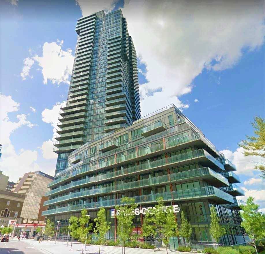 Sophisticated 2 Bedroom Living in Yorkville Space, Style amp ; a Location That Speaks for Itself !