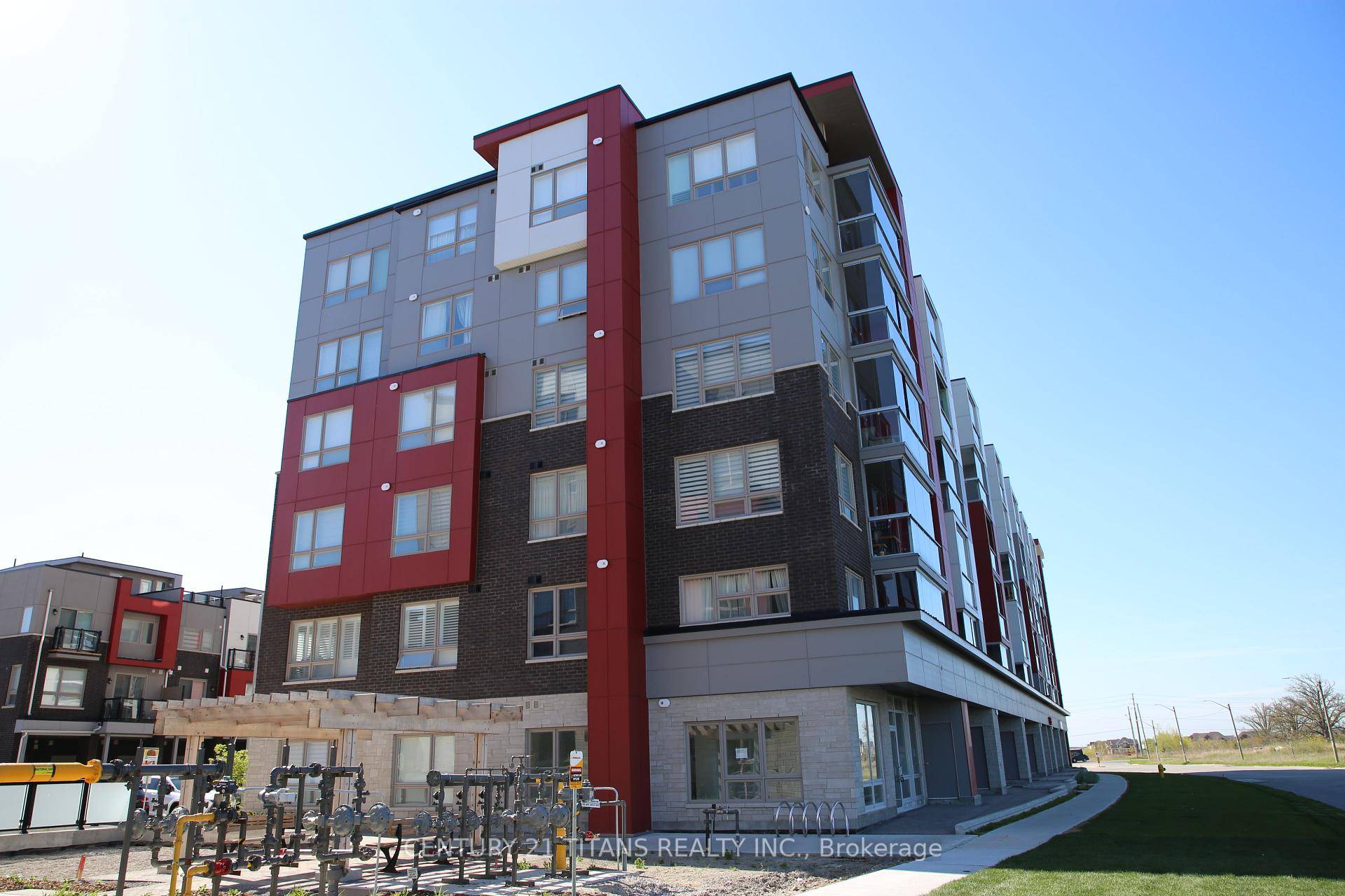 Bright and Open Concept 2 Bedroom, 2 Washroom Condo In Markham Cornell Community !