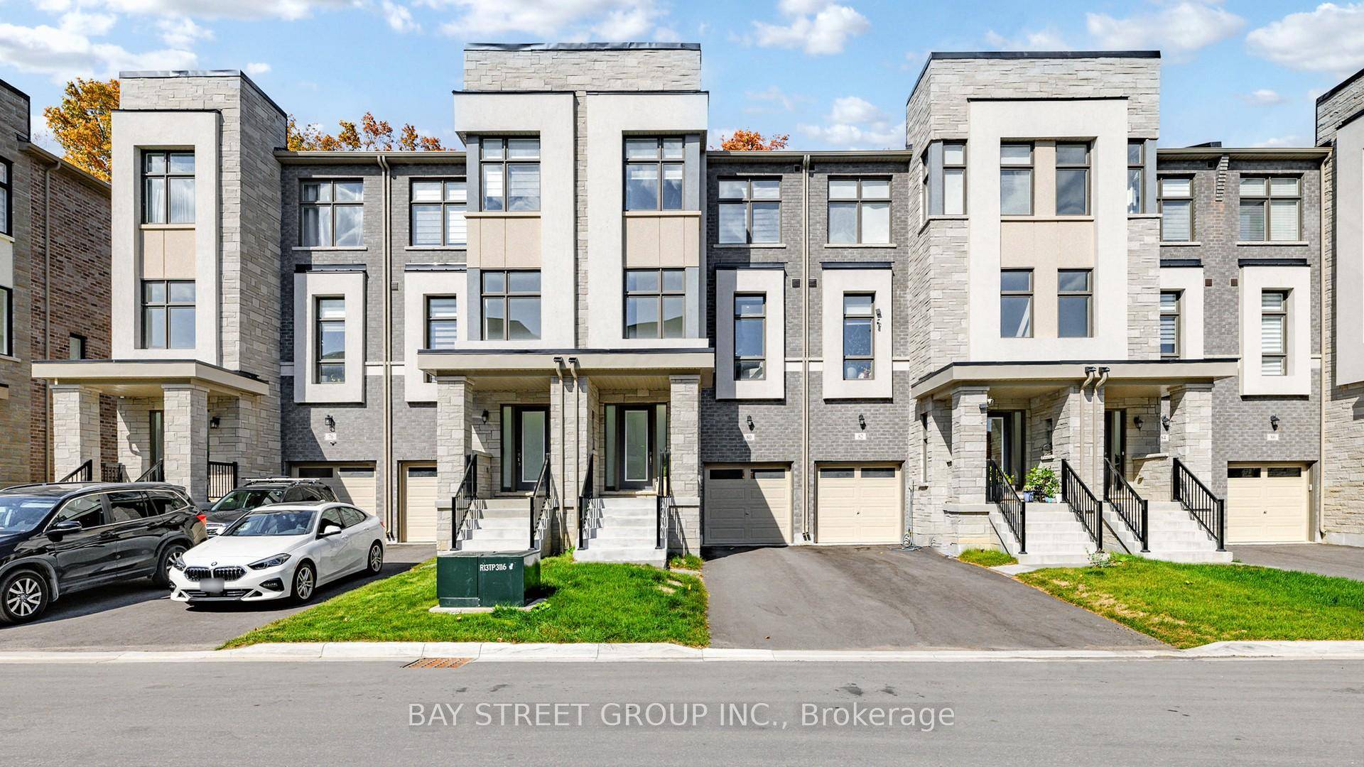 Welcome to 80 Puisaya ! Completely Freehold Townhouse With No Potl fees.