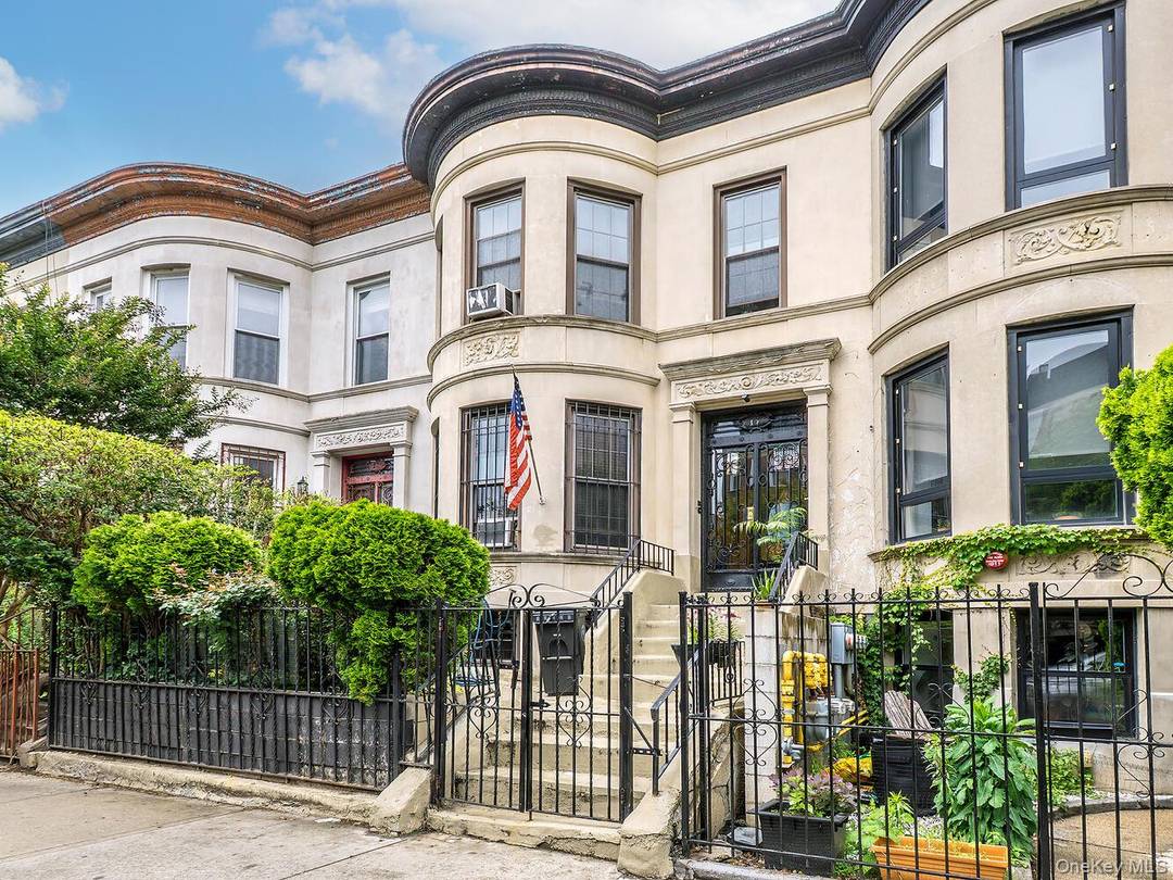 Built in 1915, this cherished 2 family row house in the heart of Prospect Lefferts Gardens is a classic.