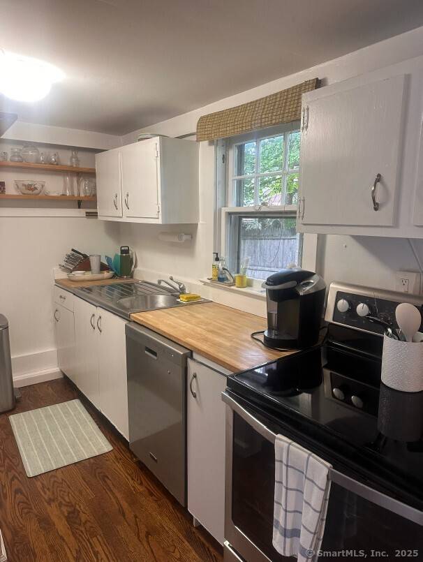 Darling Cottage for Rent in Darien.