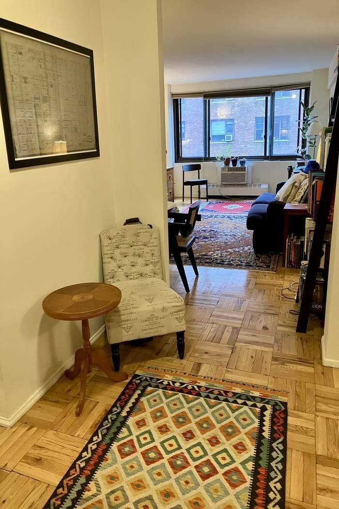 Sunny Facing One Bedroom in Garden Lover's Complex Bright and welcoming, this south facing one bedroom is part of a sought after complex with beautifully landscaped gardens in the front ...