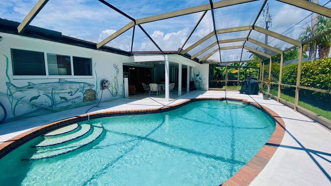 ON SINGER ISLAND where it's simply Paradise.