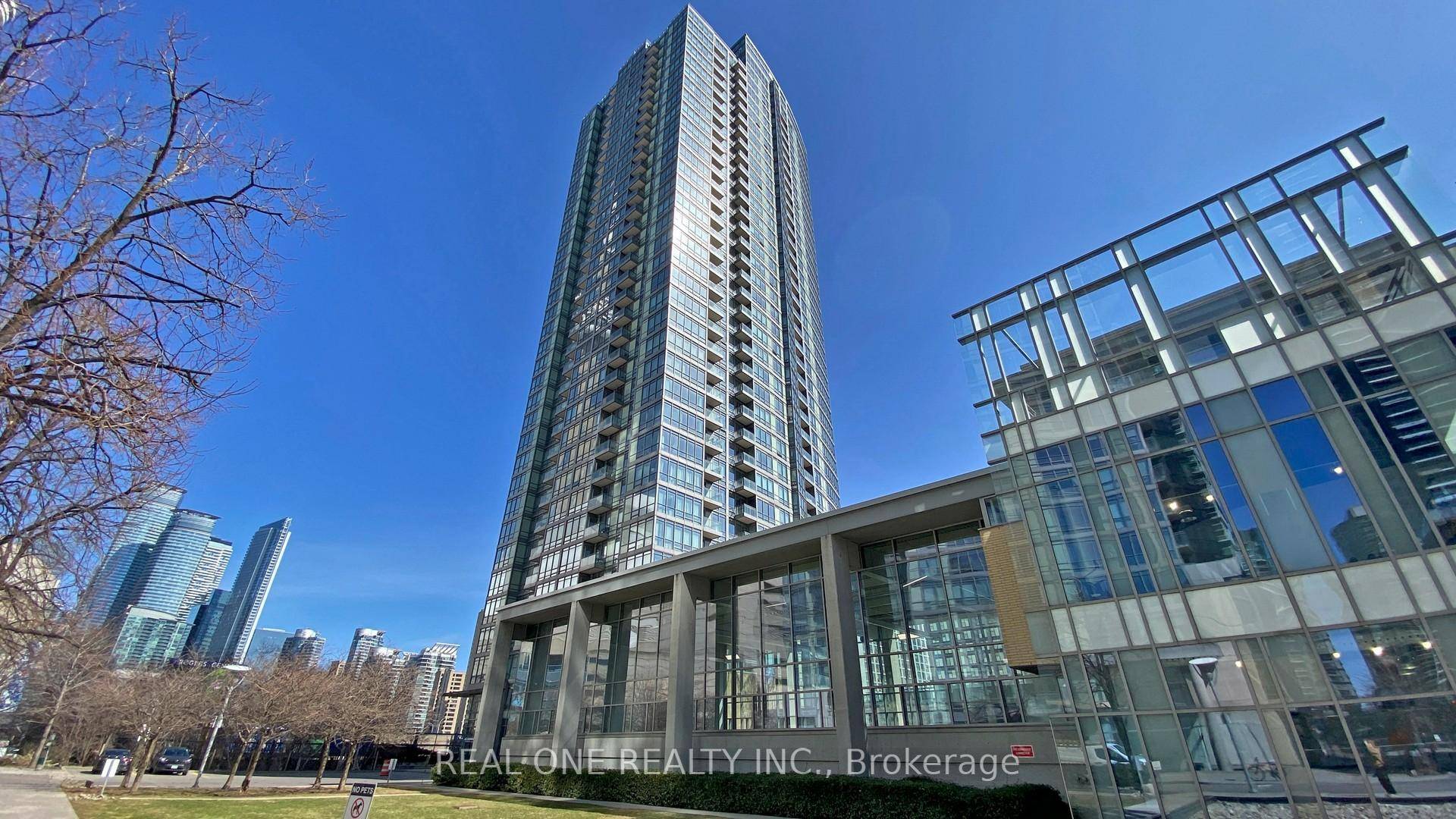 Harbourview Estates at CityPlace A rare chance to own a spacious, 1 1 bedroom, airy suite approx.