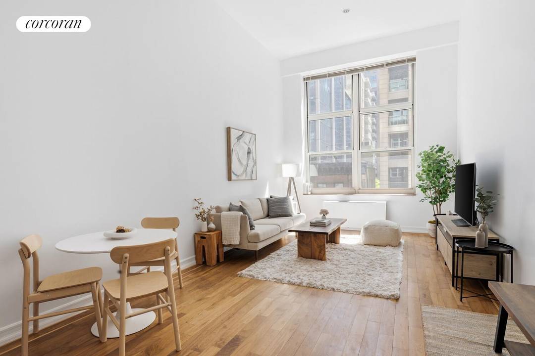 Welcome to residence R6E at the prestigious Park Avenue Court, one of the Upper East Side's most coveted white glove buildings.