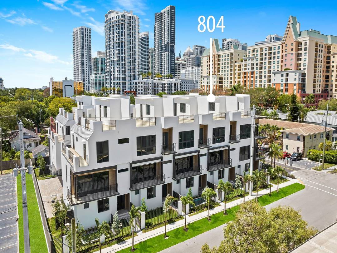 8Hundred North at Victoria Park is a collection of 10 modern luxury residences in East Fort Lauderdale.