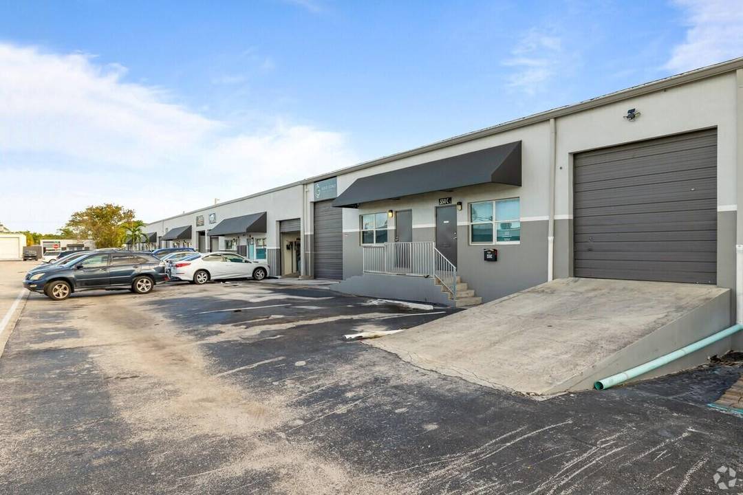 Prime industrial warehouse units available for lease !
