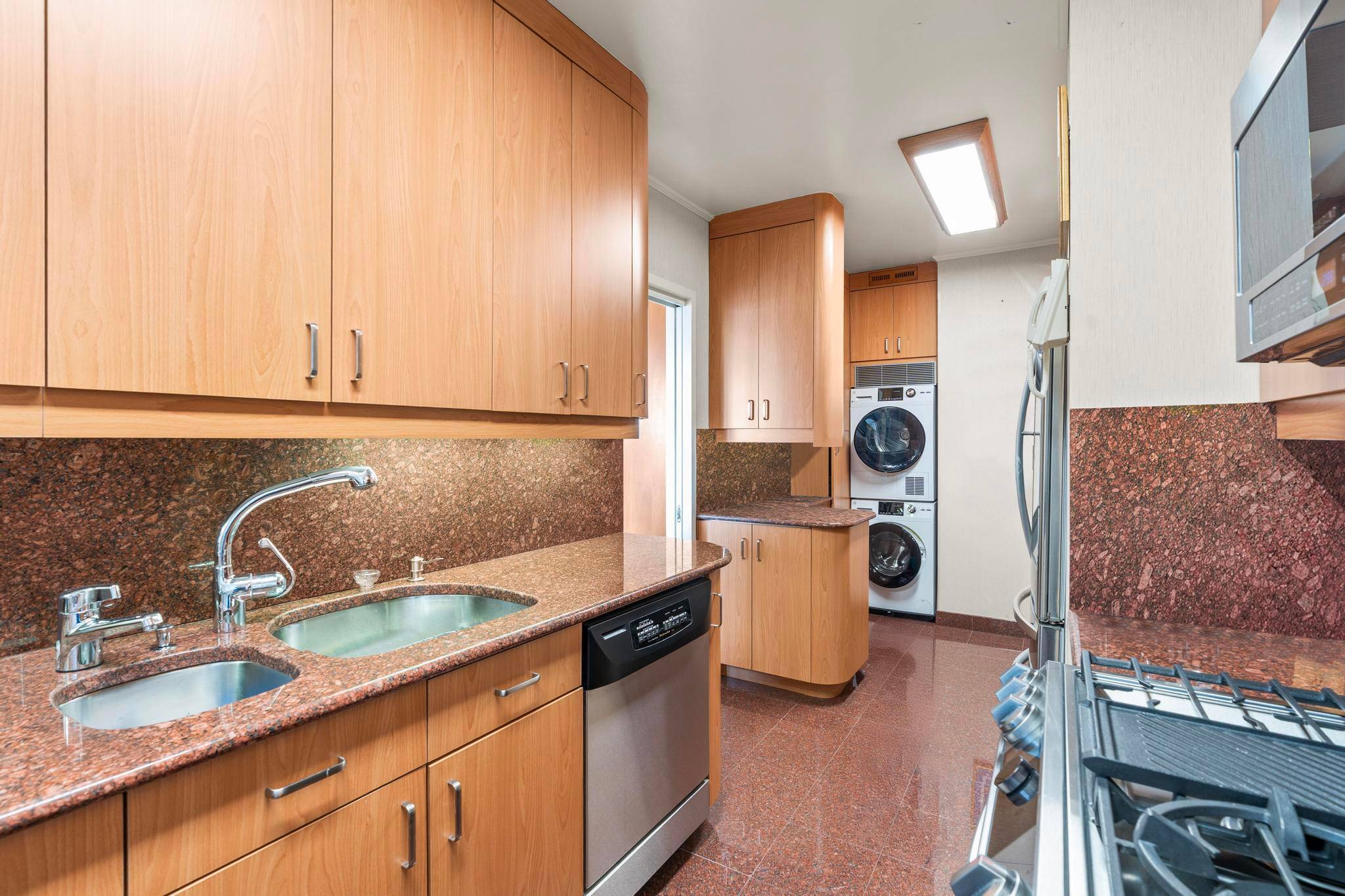 High Floor 3BR 3. 5BA with Stunning East River Views Perched on a high floor, Residence 27B at 60 East End Avenue offers sweeping East River and city views through ...