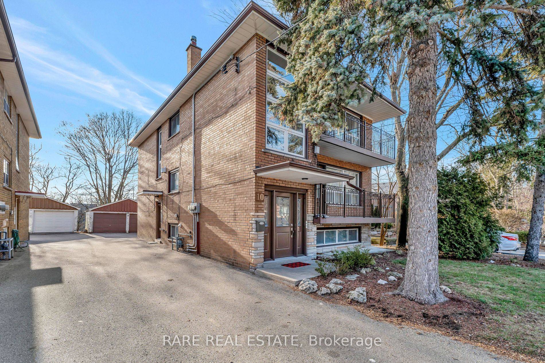 Discover a rare find in Swansea, Bloor West Village !
