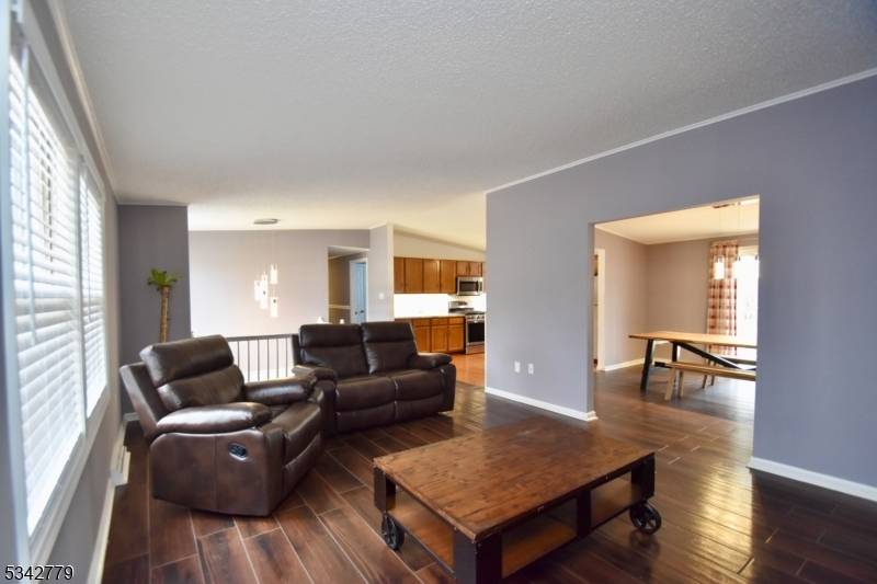 Welcome to this beautifully maintained 3 bedroom, 2.